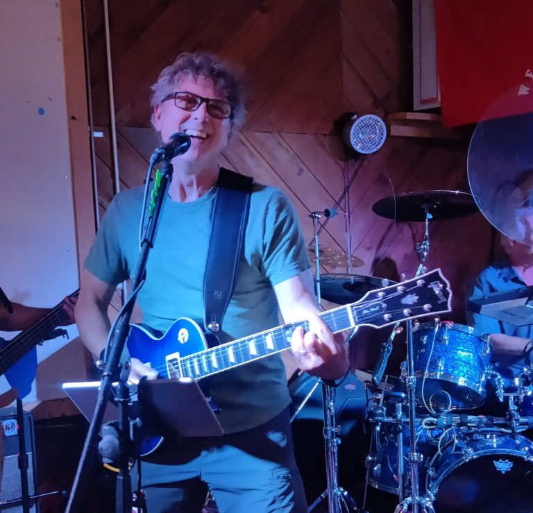 photo of lead guitar player